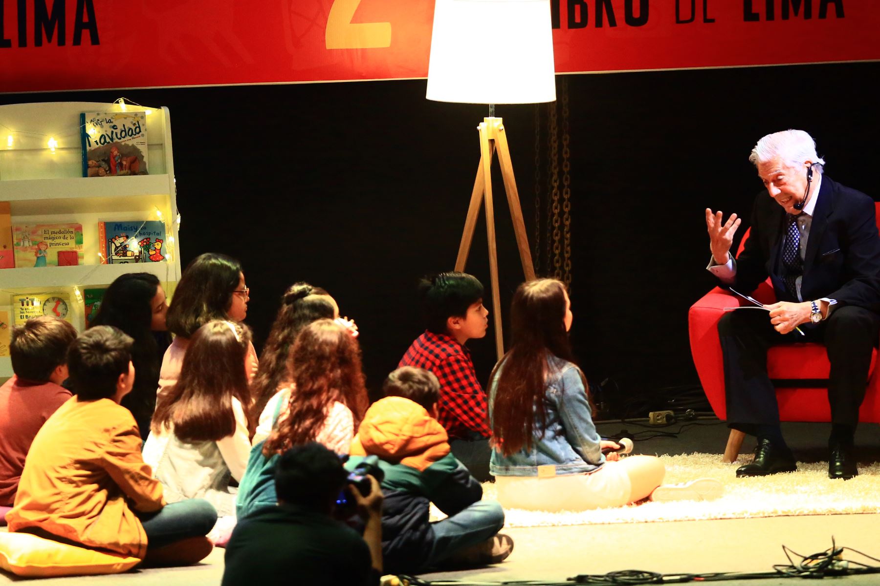 FIL Lima 2019: el mundo de Vargas Llosa con los niñas y niños del Inabif