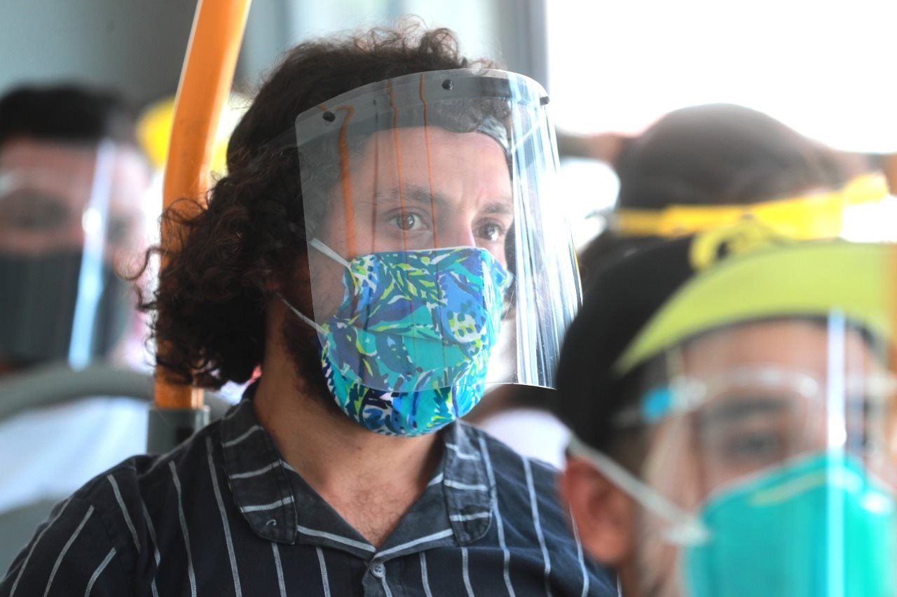 Más de 10 mil protectores faciales se han entregado a usuarios de transporte urbano en 11 ciudades