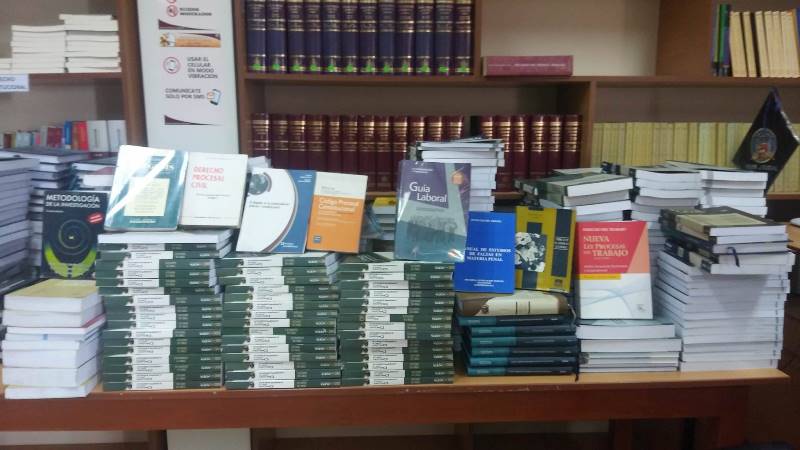 Más de 600 libros donados recibió biblioteca de la Corte del Santa