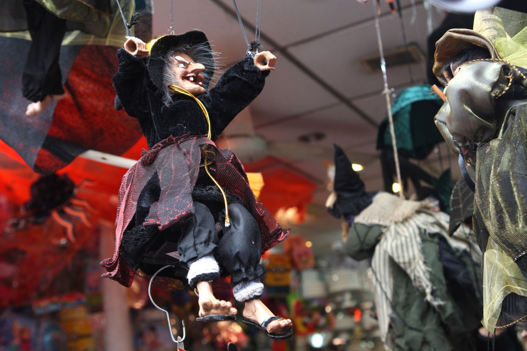 Advierten que máscaras de Halloween son un peligro para la salud de los niños