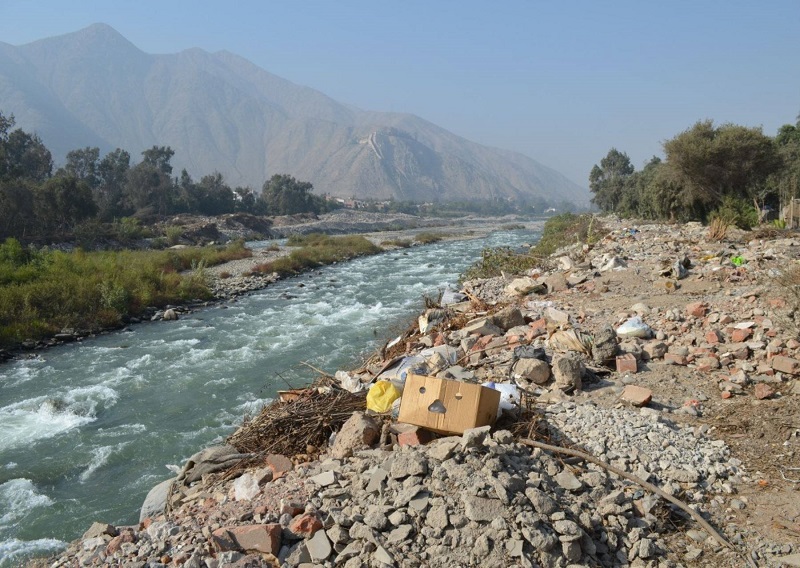 ANA alerta que se registra aumento de residuos como mascarillas y guantes  en ríos y canales de regadío