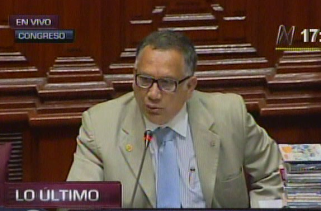  Massé se presentó en el Congreso y deja su cargo en manos de socios de Apdayc