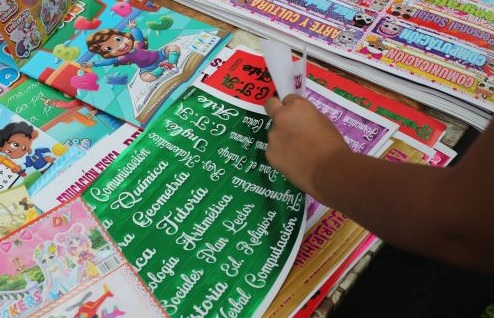 ¿Colegios pueden exigir lista completa de útiles desde el primer día?