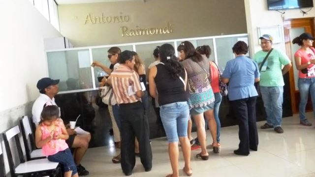  Denuncian que condicionan matrícula en colegio Antonio Raimondi