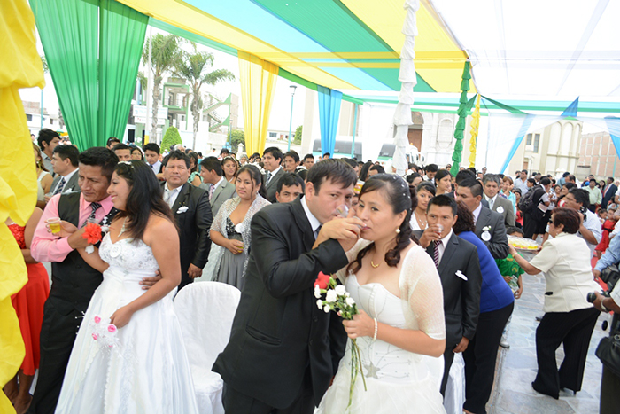 Nuevo Chimbote: 78 parejas se casaron en matrimonio civil masivo