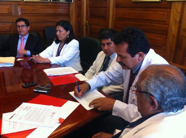 Desde hoy médicos atienden en hospitales de todo el país