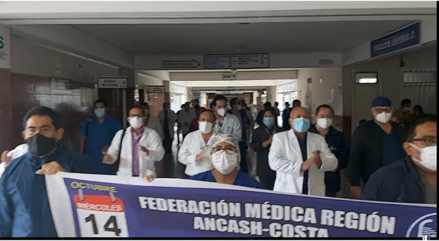 Médicos del Hospital Regional de Nuevo Chimbote acataron plantón en contra de designación de director