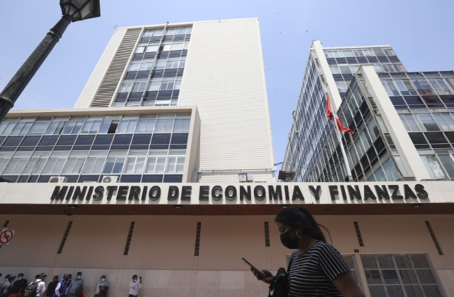 MEF logra cifra superior a los S/ 7,000 millones por cobro de tributos a grandes empresas