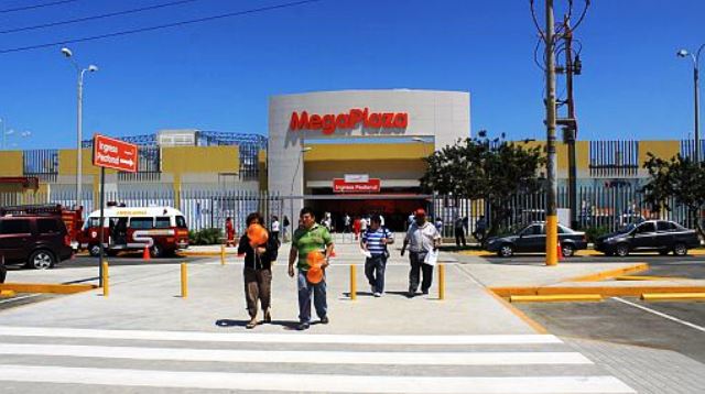 Trabajadores que expenden comida en Mega Plaza carecen de carné sanitario