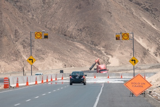Instalan medidores de velocidad en la Panamericana Norte abastecidos con energía renovable