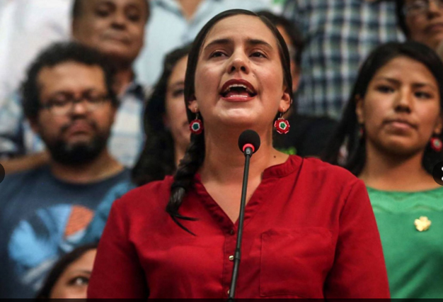  Verónica Mendoza plantea pacto social para "zanjar" con "dictadura fujimontesinista"