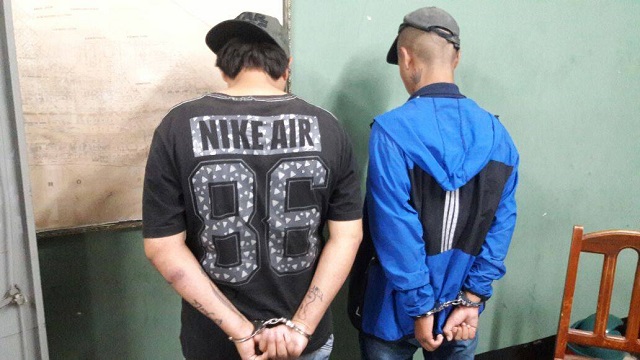 Dos menores fueron atrapados asaltando pistola en mano una farmacia en Nuevo Chimbote