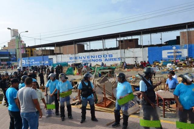 Nuevo Chimbote: Desalojan a comerciantes que invadieron vía pública del Mercado Buenos Aires