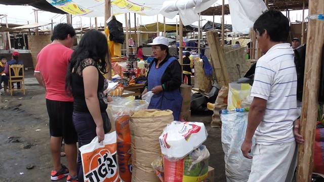 Chimbote: Comerciantes del “2 de Mayo” esperan apoyo, solo el 30% han vuelto armar sus puestos