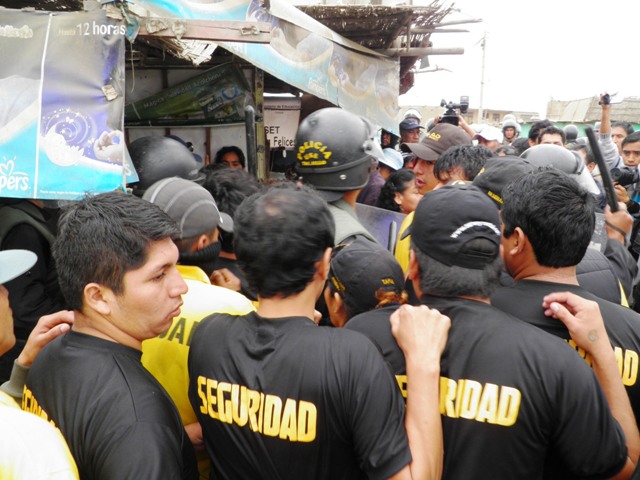 Delincuentes disparan para quitarle dinero a vendedor de pollo en mercado de Chimbote