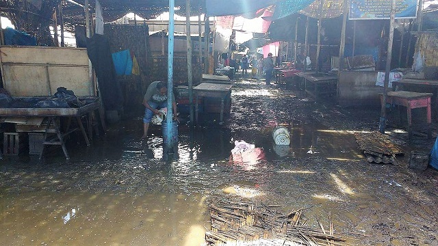 30% de puestos de esteras del mercado 2 de Mayo colapsaron en Chimbote debido a lluvias torrenciales