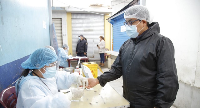 Chimbote: 34 vecinos de "El Acero" y 19 comerciantes de mercado Alfonso Ugarte dan positivo a Covid-19