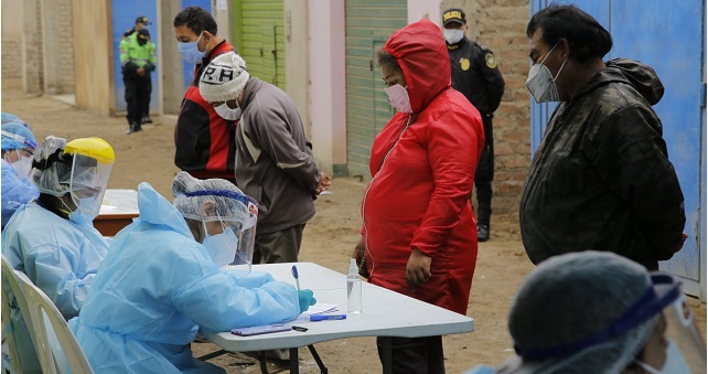 Chimbote: 74 comerciantes del mercado Dos de Mayo dieron positivo para covid-19 y recibieron medicina