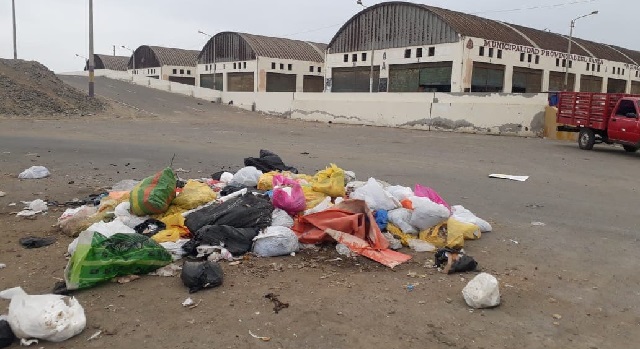 Mercado Mayorista de Chimbote costó 32 millones de soles y está abandonado, convertido en depósito de vehículos