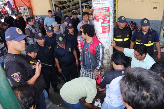 Jugadores de casino son desalojados de Mercado Modelo de Chimbote