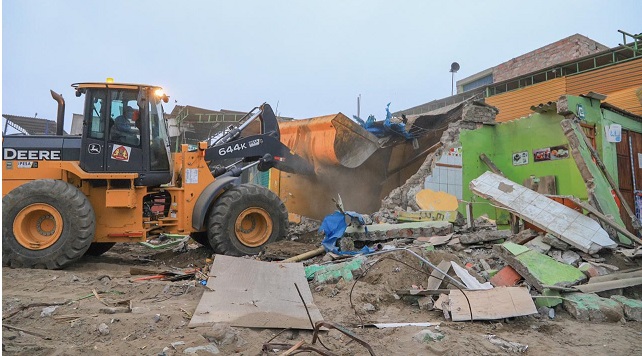 Puestos del Mercado Progreso de Chimbote fueron demolidos para dar pase a hospital