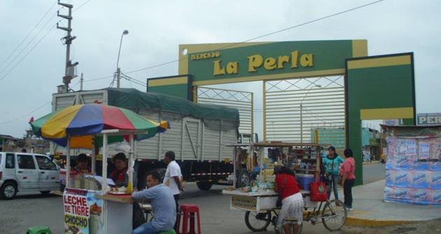 Ordenan desocupar lotes ubicados en la entrada del Mercado La Perla