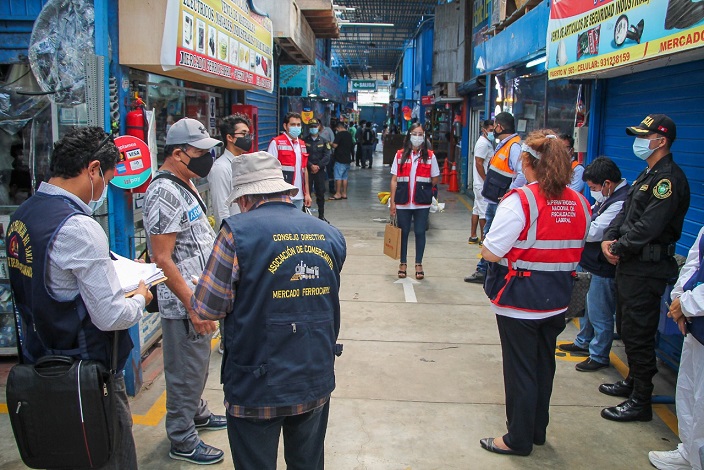  Verifican que mercados El Ferrocarril y Chacra a la Olla cumplan protocolos sanitarios y de seguridad