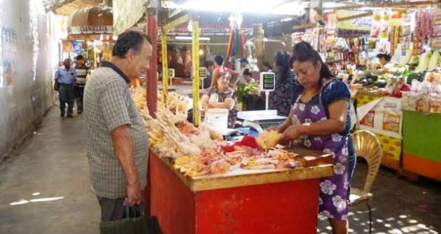 Ministro de Economía exhorta a comerciantes trasladar rebaja de precios alimentos