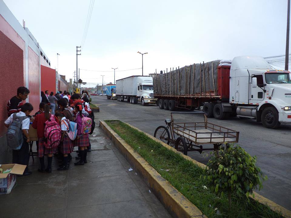 Chimbote: exigen que vehículos pesados dejen de circular por exteriores del colegio Gonzales Prada