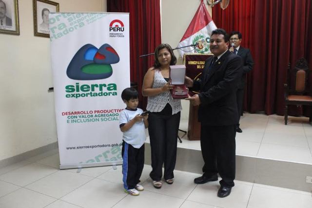 Municipalidad del Santa reconoció a 4 emprendedores exitosos 