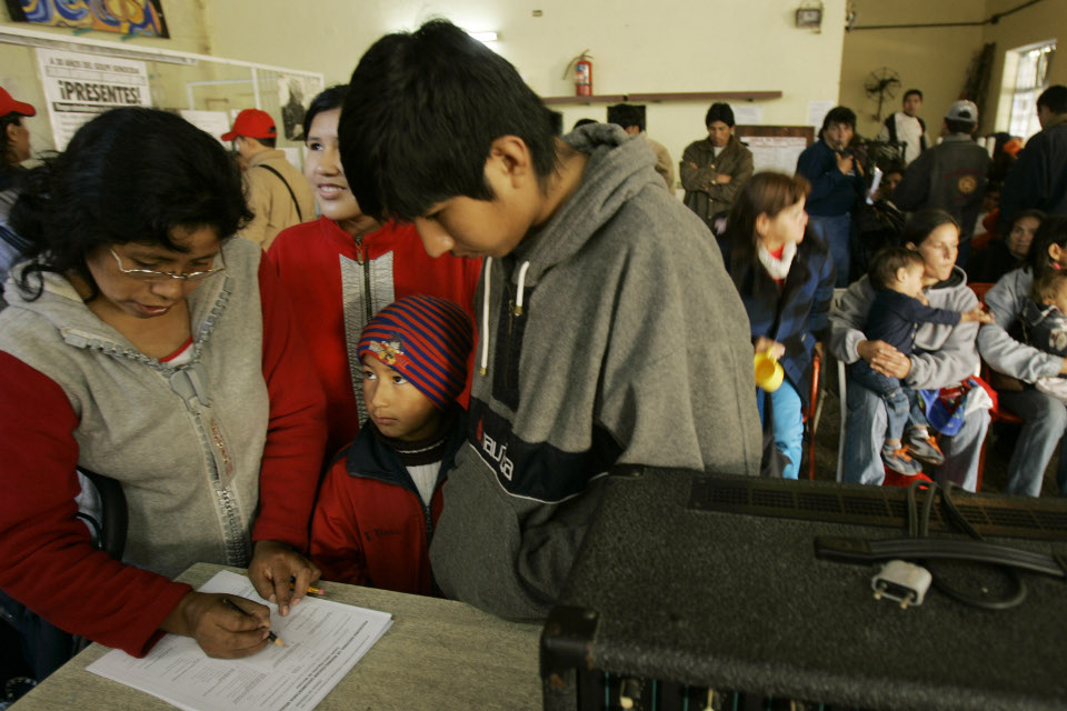 Francisco y el director de la OIM evalúan trabajo a favor de migrantes (video)