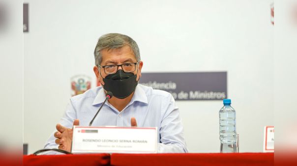 Ministro de Educación habría plagiado más del 70% su tesis de doctorado, según programa de TV