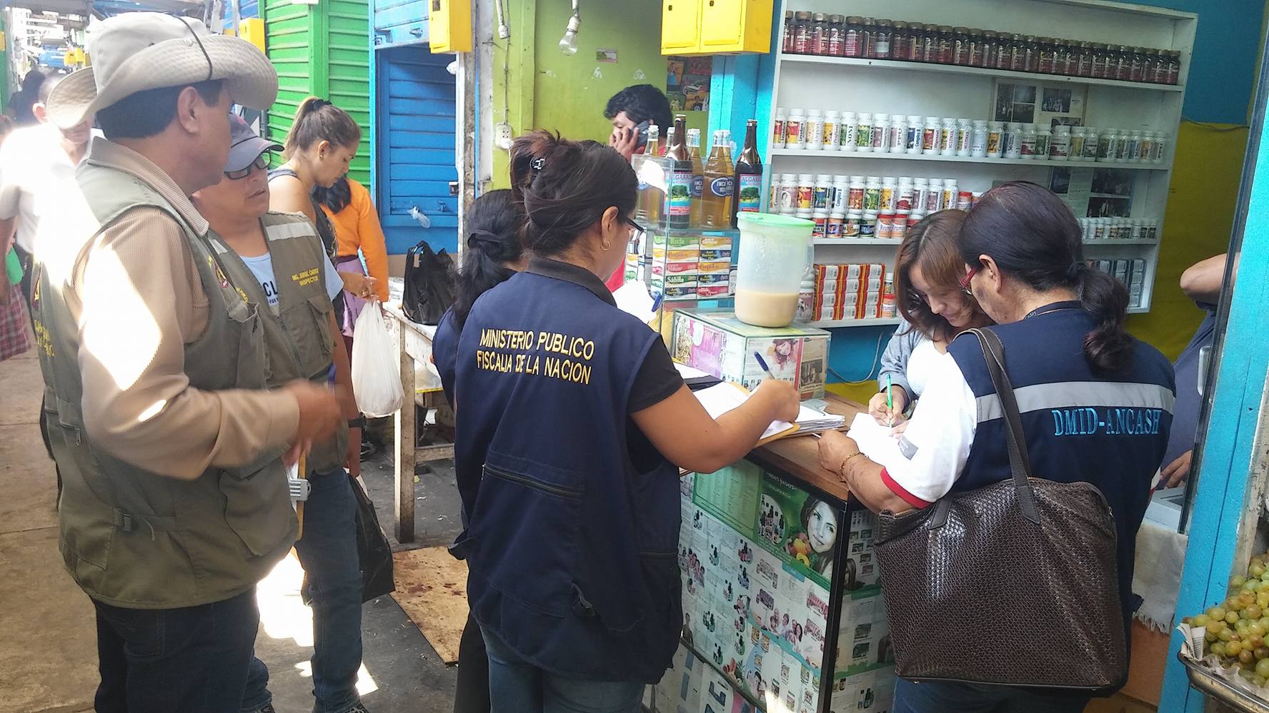 Chimbote: En mercado “Nuevo Progreso” incautan medicina natural sin registro sanitario 