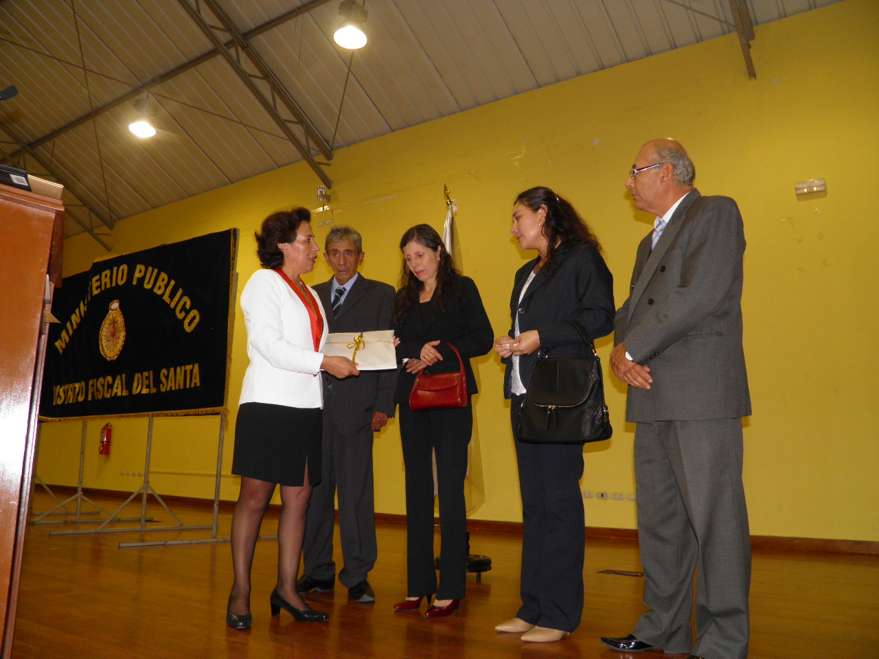 Chimbote: rinden homenaje póstumo al extinto fiscal de Casma Luís Sánchez Colona