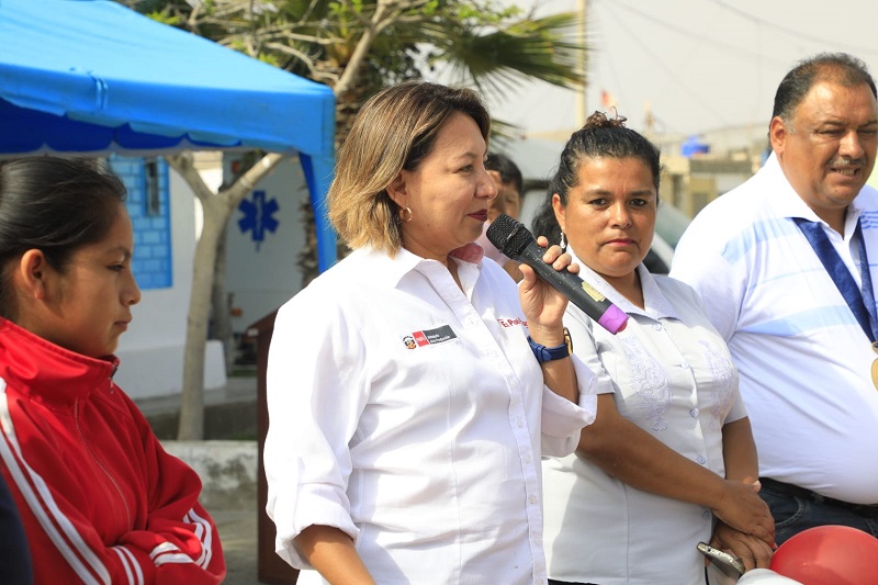 Ministra de la Producción se reunió con pescadores artesanales en Chimbote