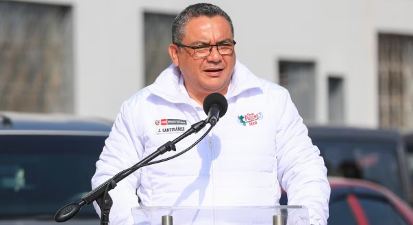 Ministro del Interior llama “desleal” a Alberto Otárola quien confirmó cirugía de Dina Boluarte