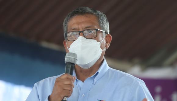 Ministro de Educación dice que tesis de Castillo presenta similitudes, que no es plagio”