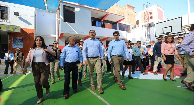 Ministro de Educación recorrió colegios en Chimbote y Nuevo Chimbote y pidió calma ante el coronavirus
