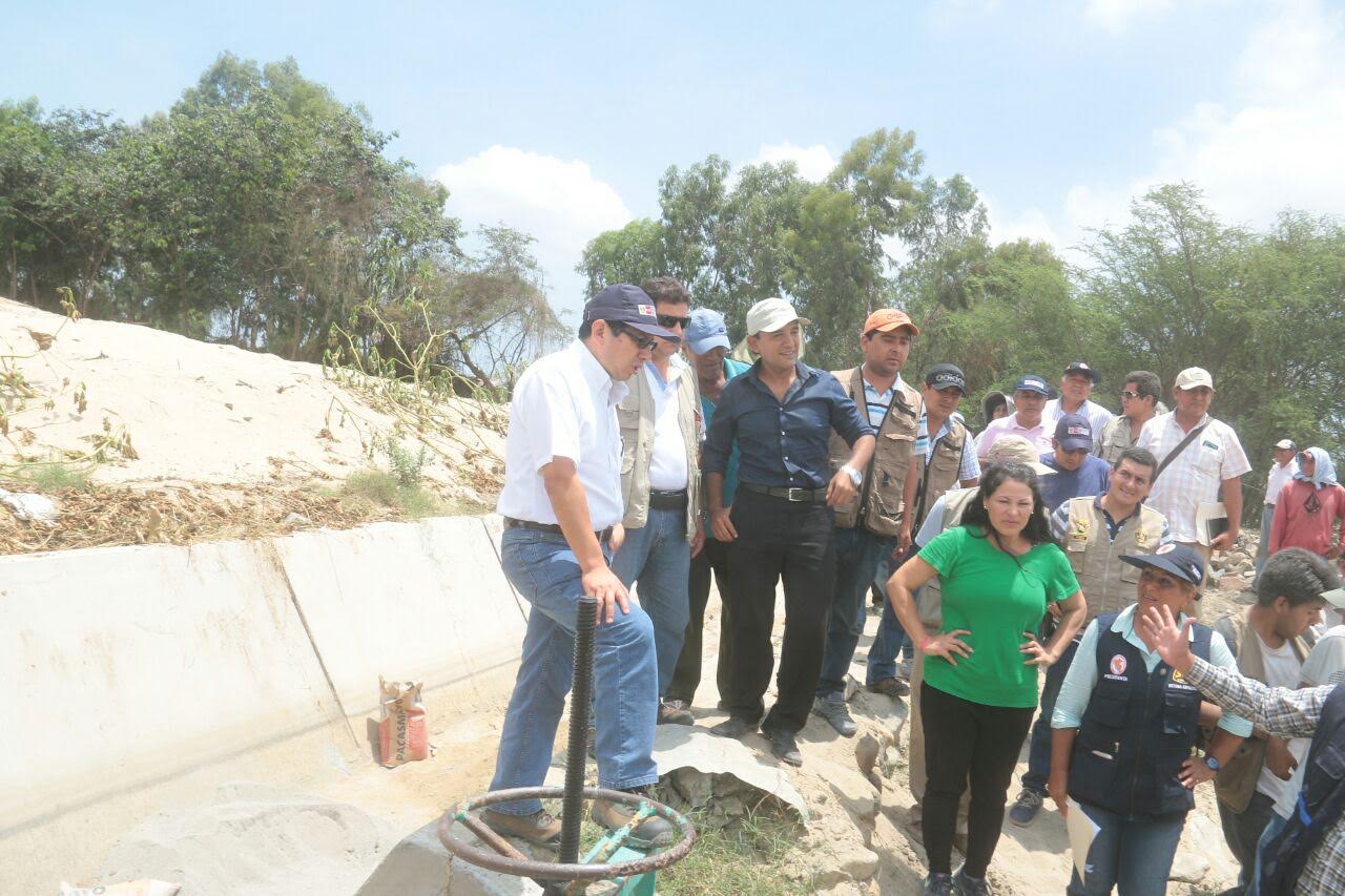 Ministro de Vivienda verificó trabajos que restablecerán agua en Nuevo Chimbote