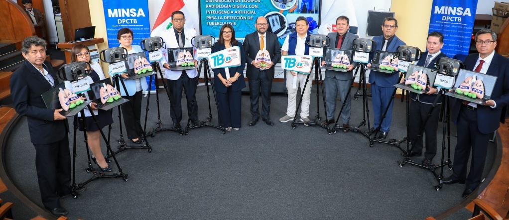 Entregan equipos de radiología digital con IA para detección de tuberculosis en 8 regiones del país