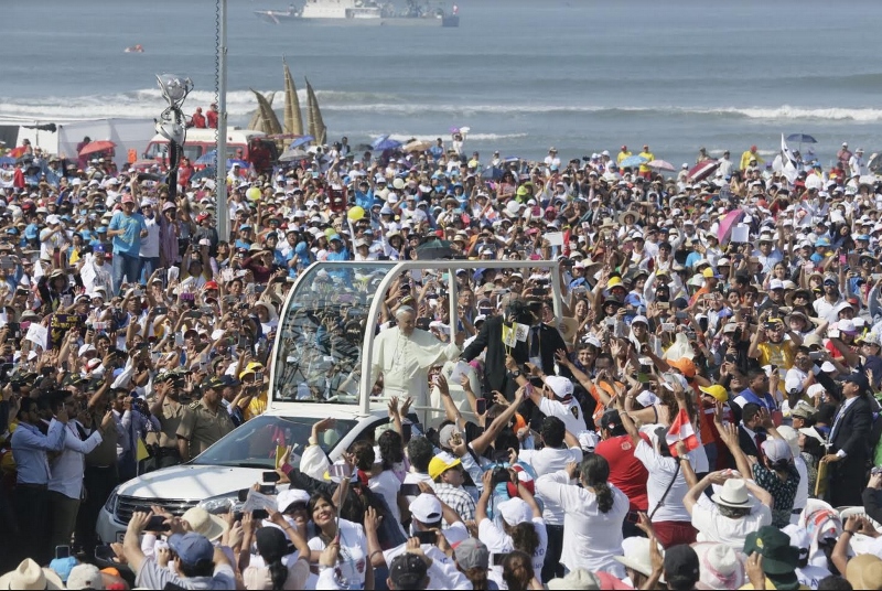 Papa Francisco en Huanchaco: “Sé que vivieron momentos de oscuridad con el Niño Costero”