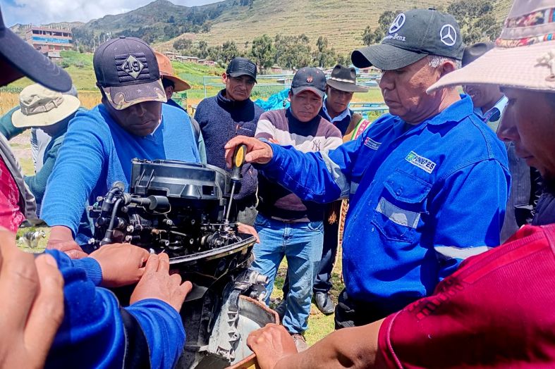 Pescadores artesanales fortalecen sus habilidades técnicas con curso de mantenimiento de motores fuera de borda
