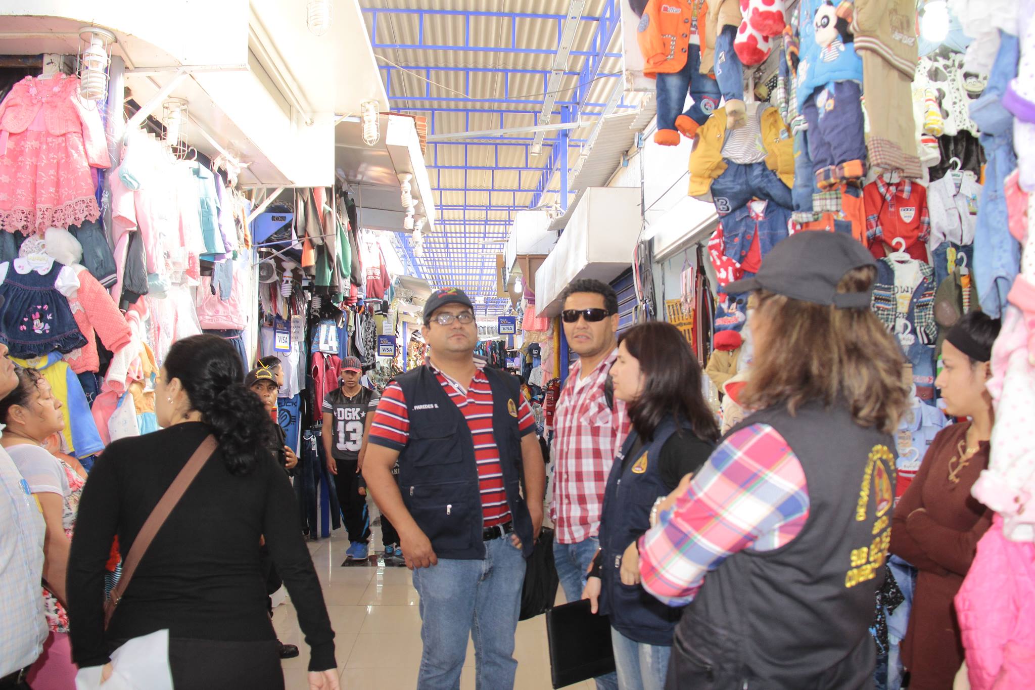 Especialistas en seguridad de edificaciones inspeccionan el mercado Modelo de Chimbote