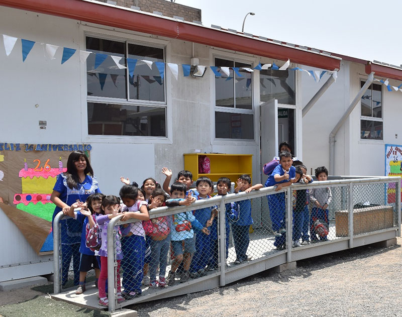 Transfieren recursos para implementar 241 módulos educativos de la reconstrucción