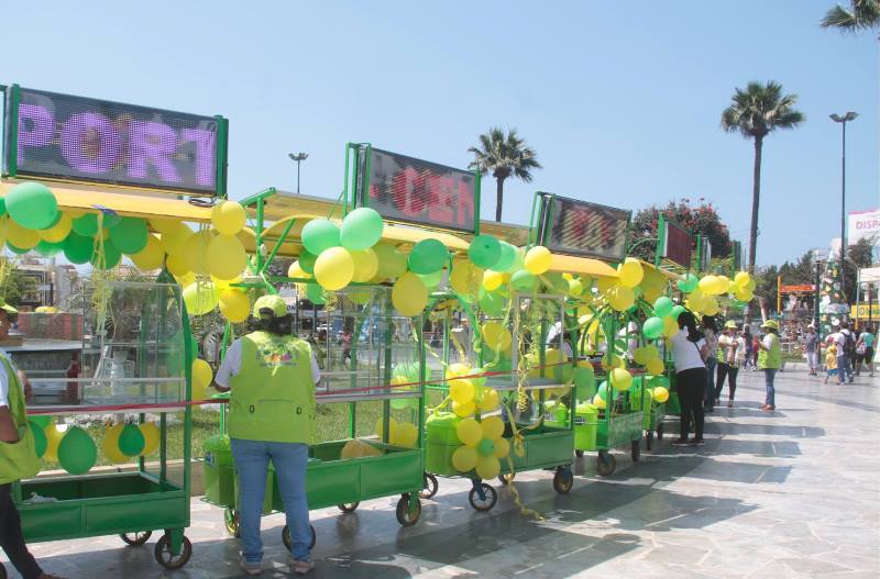 Instalan en Chimbote 20 módulos de frutas que funcionan con energía solar