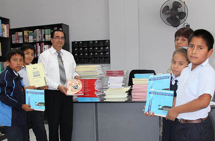 UCV Chimbote donó 125 módulos educativos a colegio “Edith Weed Davis”
