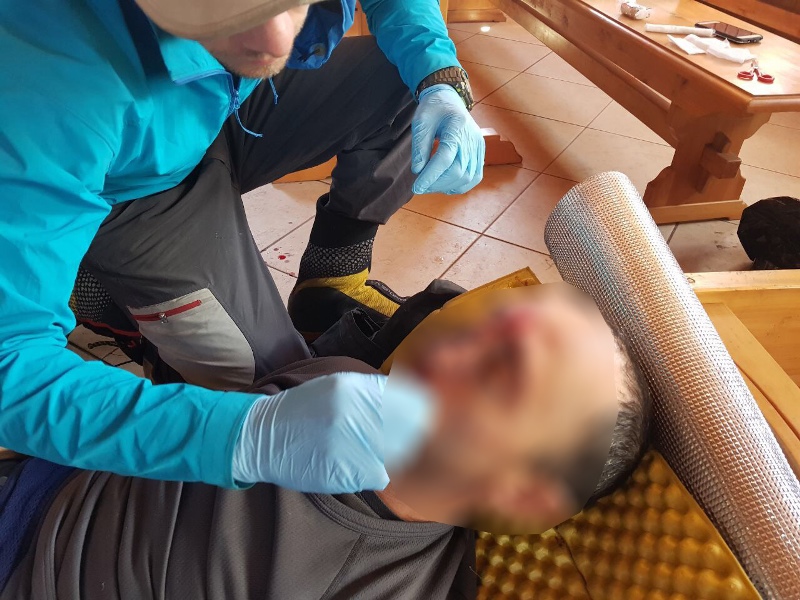 Huaraz: montañistas rescatan con vida a español accidentado en el nevado Huascarán 