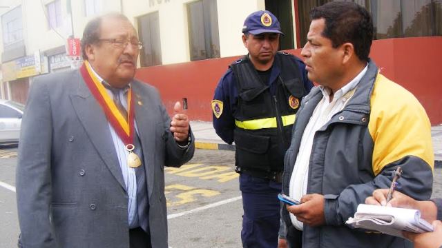 Morador protesta por permanencia de feria ambulante en céntrica avenida Pardo