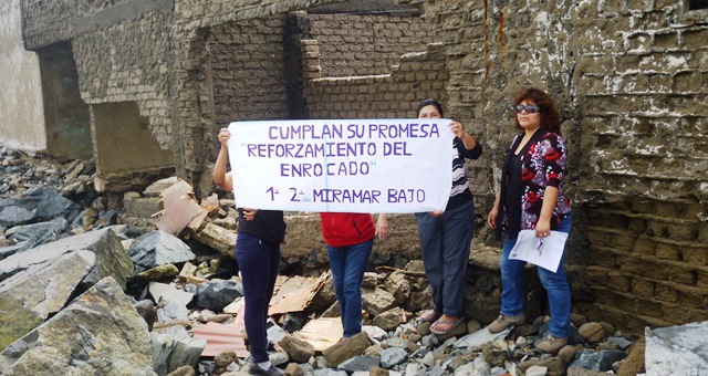    Viviendas colapsan en el jirón Estudiantes por fuerte oleaje