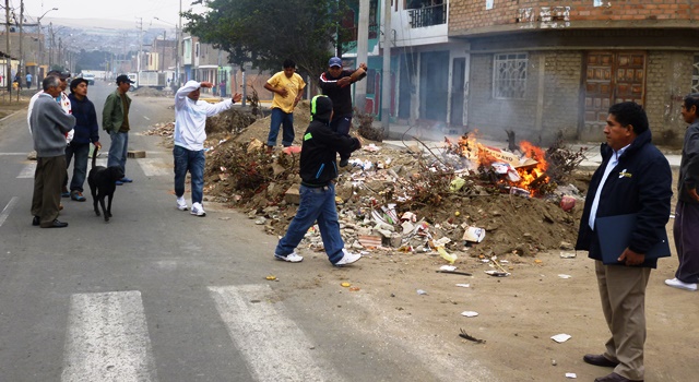 Moradores de “Bolívar Alto” protestan por obra inconclusa
